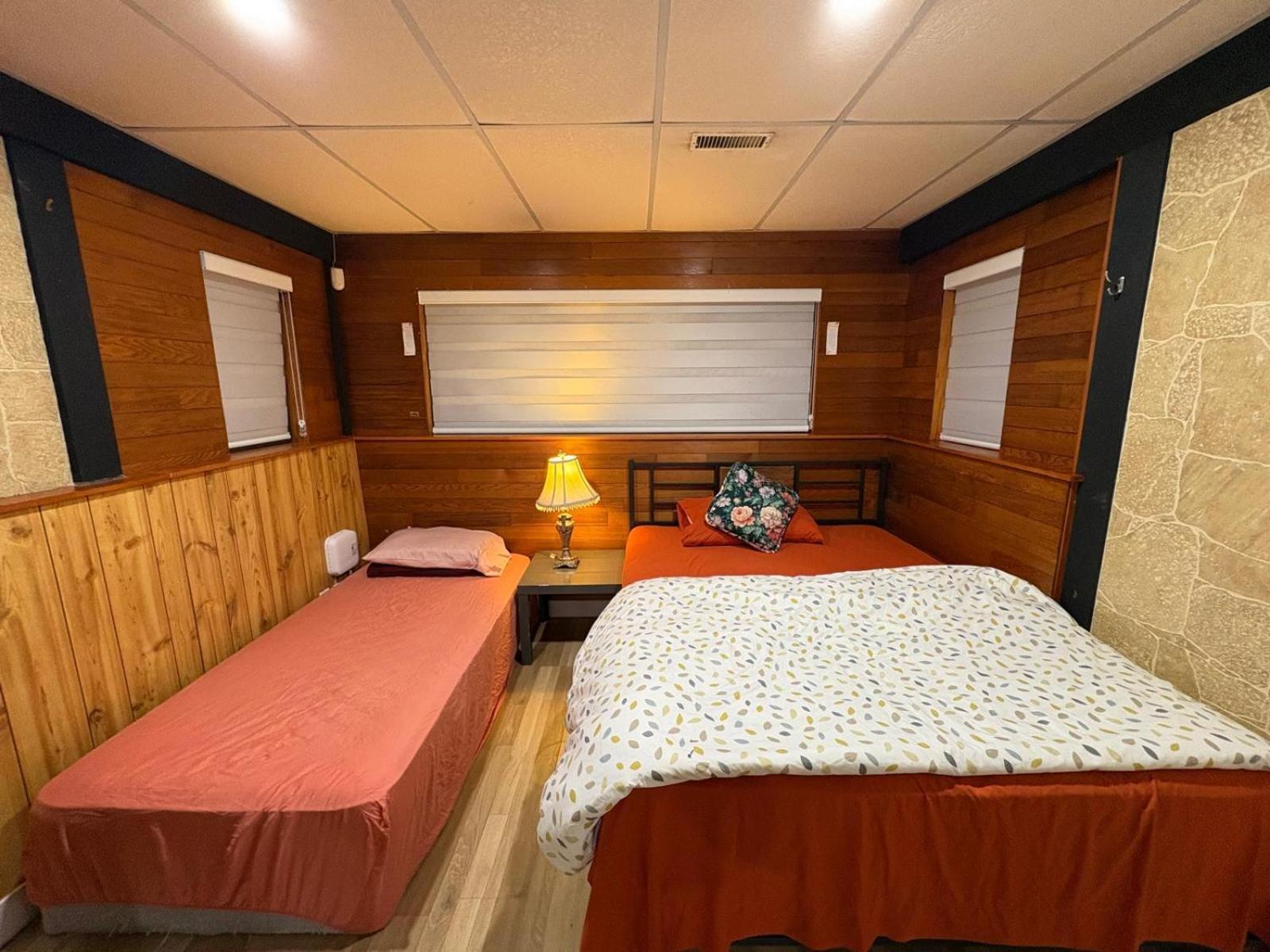 Cheap Room Near Langley Downtown- End Of Year Sale エクステリア 写真